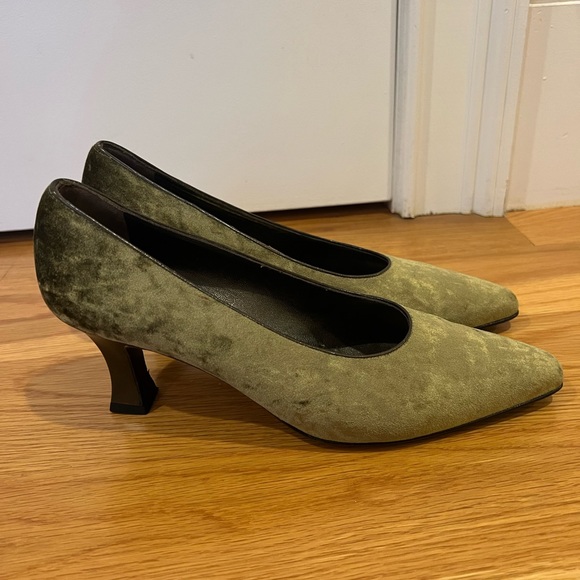 Vintage velvet ferragamo shoes! - Picture 3 of 7